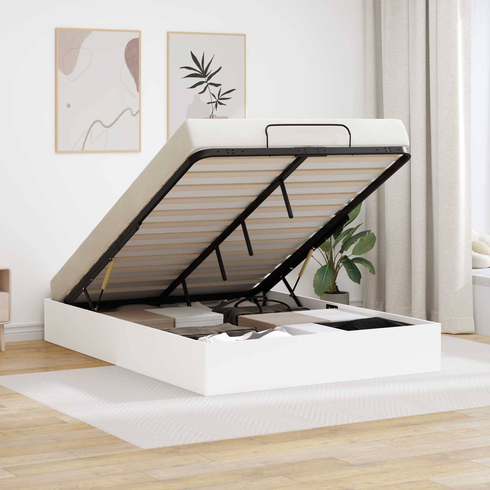 Weißes Speicherbett mit offener hydraulischer Hebelwirkung, das den Stauraum unter dem Bett mit Kissen und Decken darin zeigt; modernes Schlafzimmer-Setting.