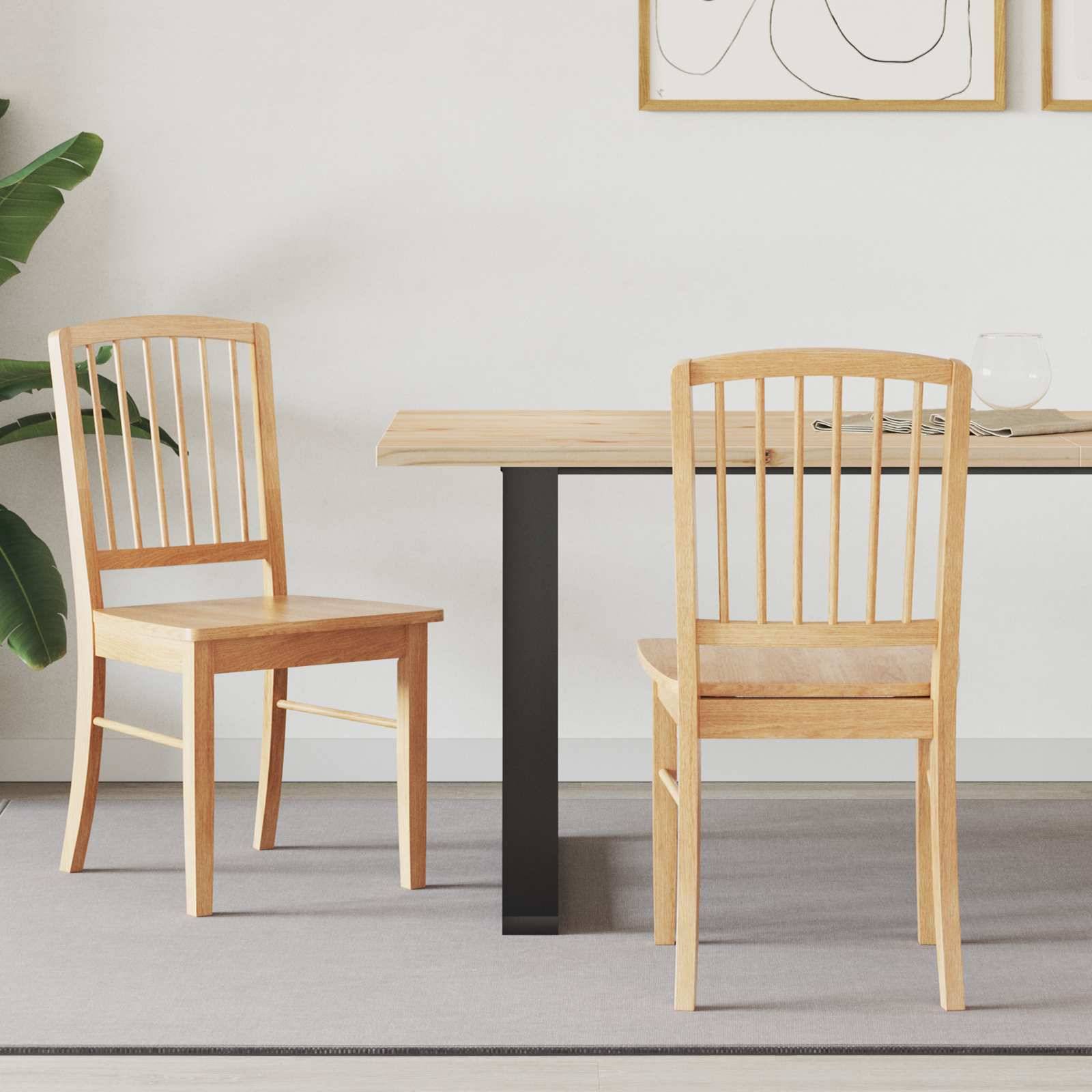 Ein minimalistischer Essbereich mit einem Holztisch und zwei Stühlen, einer kleinen Pflanze in der Ecke und abstraktem Kunstwerk an der Wand.