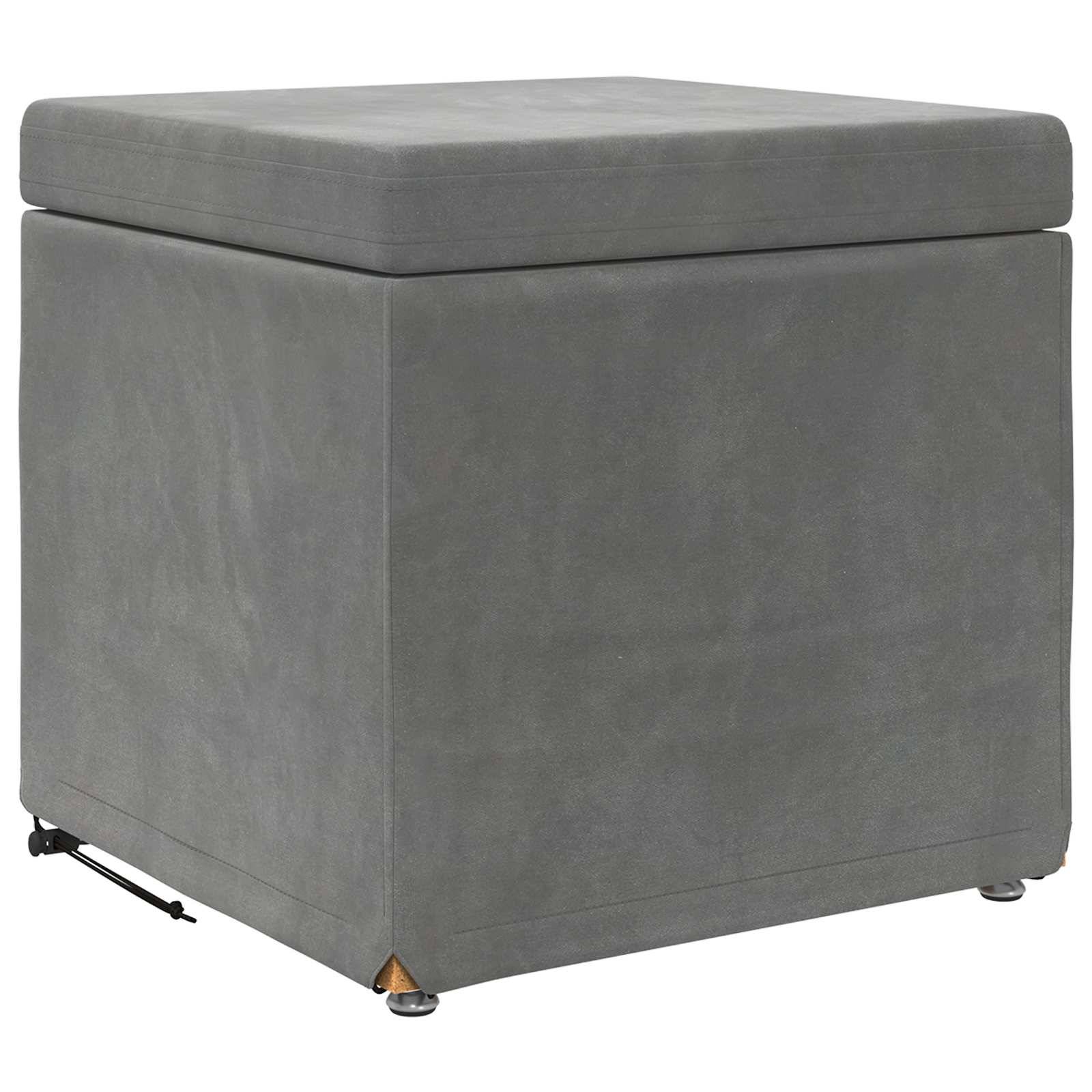 Ein grauer quadratischer Pouf mit gepolsterter Oberseite und feinen gesteppten Nähten, stehend auf kleinen Füßchen.