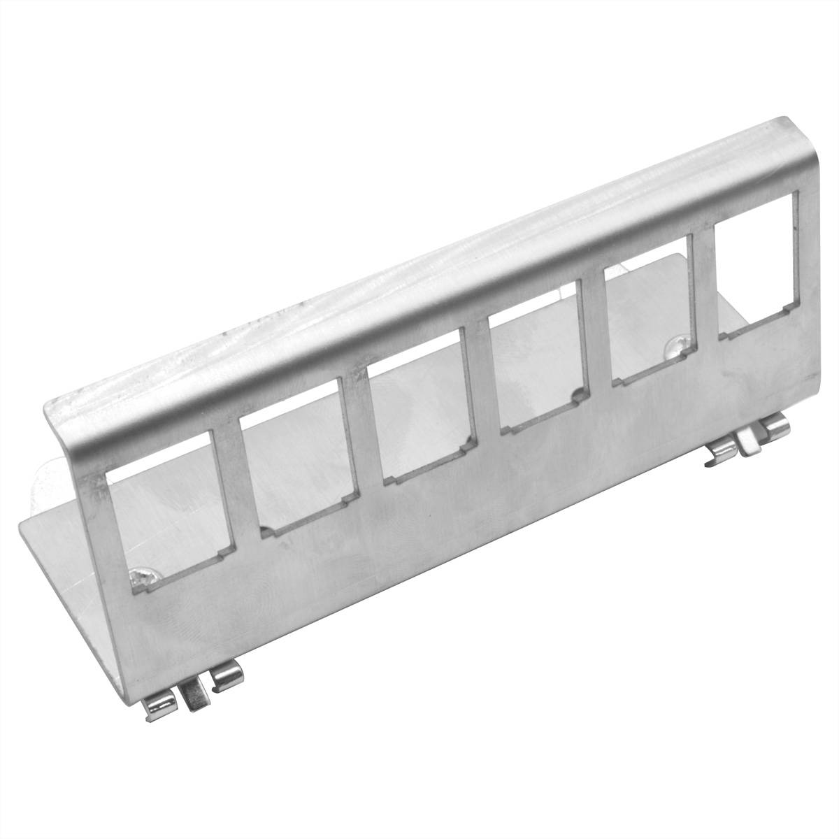 Metallklammer mit fünf rechteckigen Aussparungen, wahrscheinlich zum Montieren oder Organisieren von Kabeln oder Komponenten, auf einer flachen Basis mit Clips.