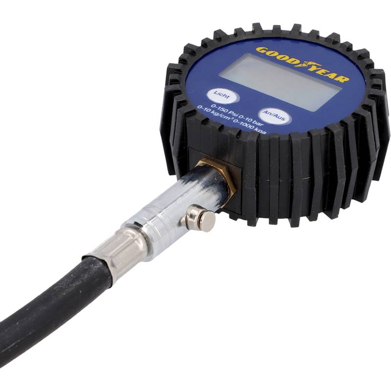 Digitales Reifendruckmessgerät mit schwarzem Gummigehäuse, das auf dem Display „Goodyear