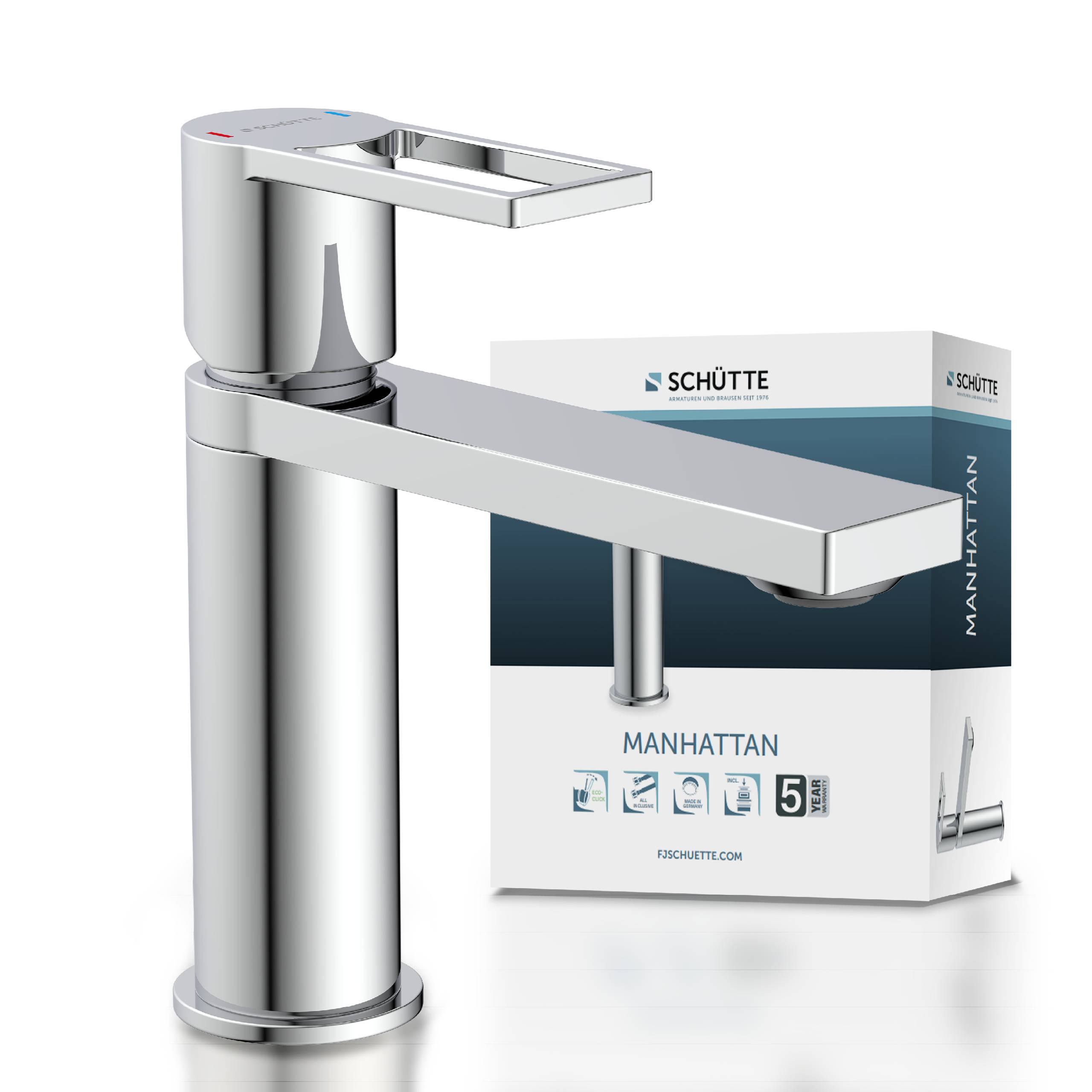 Chrom-Einhebelküchenarmatur neben ihrer Schütte 