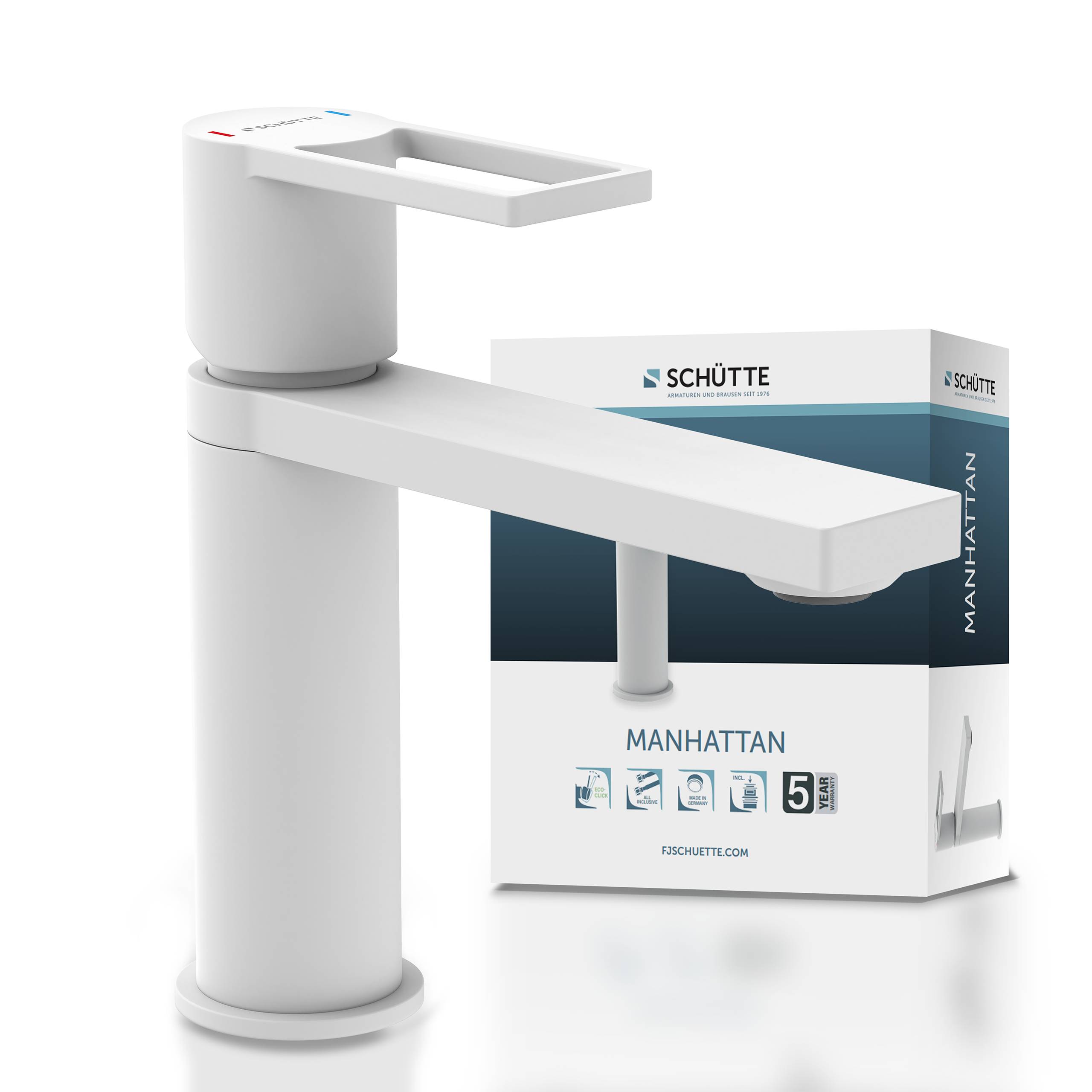 Ein schlanker, moderner Küchenarmatur in Weiß mit einer Verpackungsschachtel daneben, die mit „Schütte Manhattan