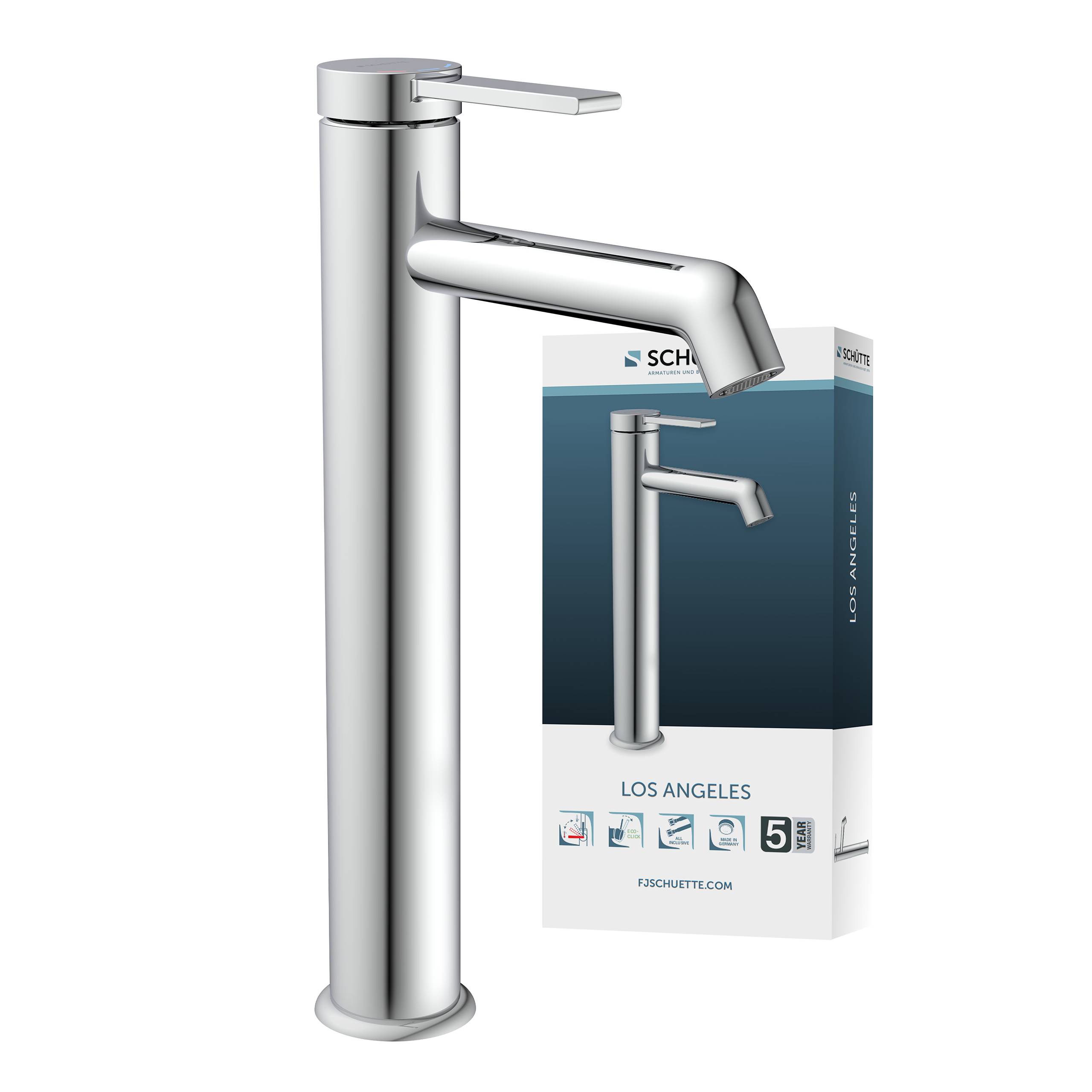 Hoher Chromhahn neben seiner Verpackung, die denselben Hahn zeigt. Der Kastentext enthält 