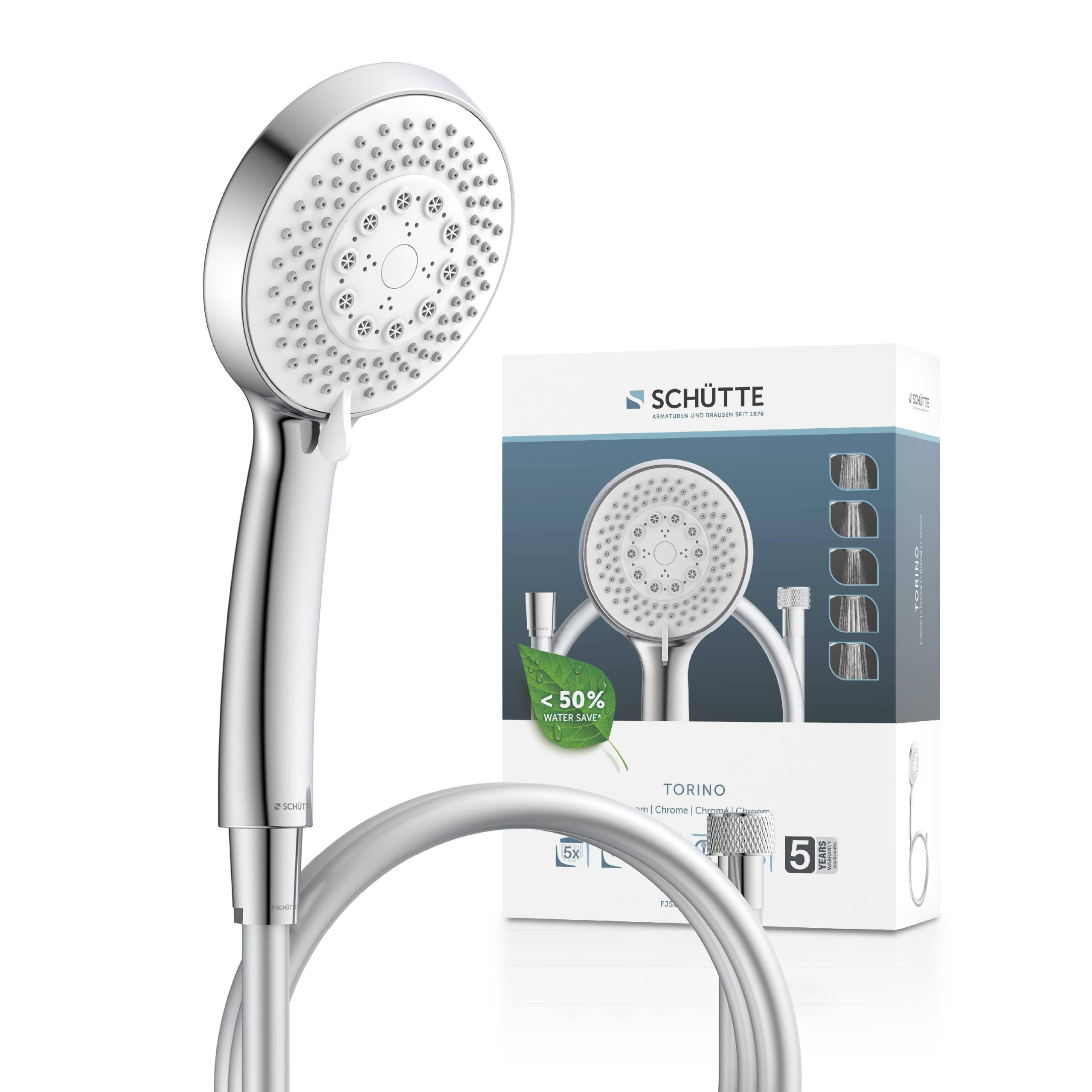 Handbrause mit mehreren Sprüheinstellungen, gezeigt mit Verpackung. Marke 'Schütte', Modell 'Torino'. Umweltfreundliches Label: '<50% water'.