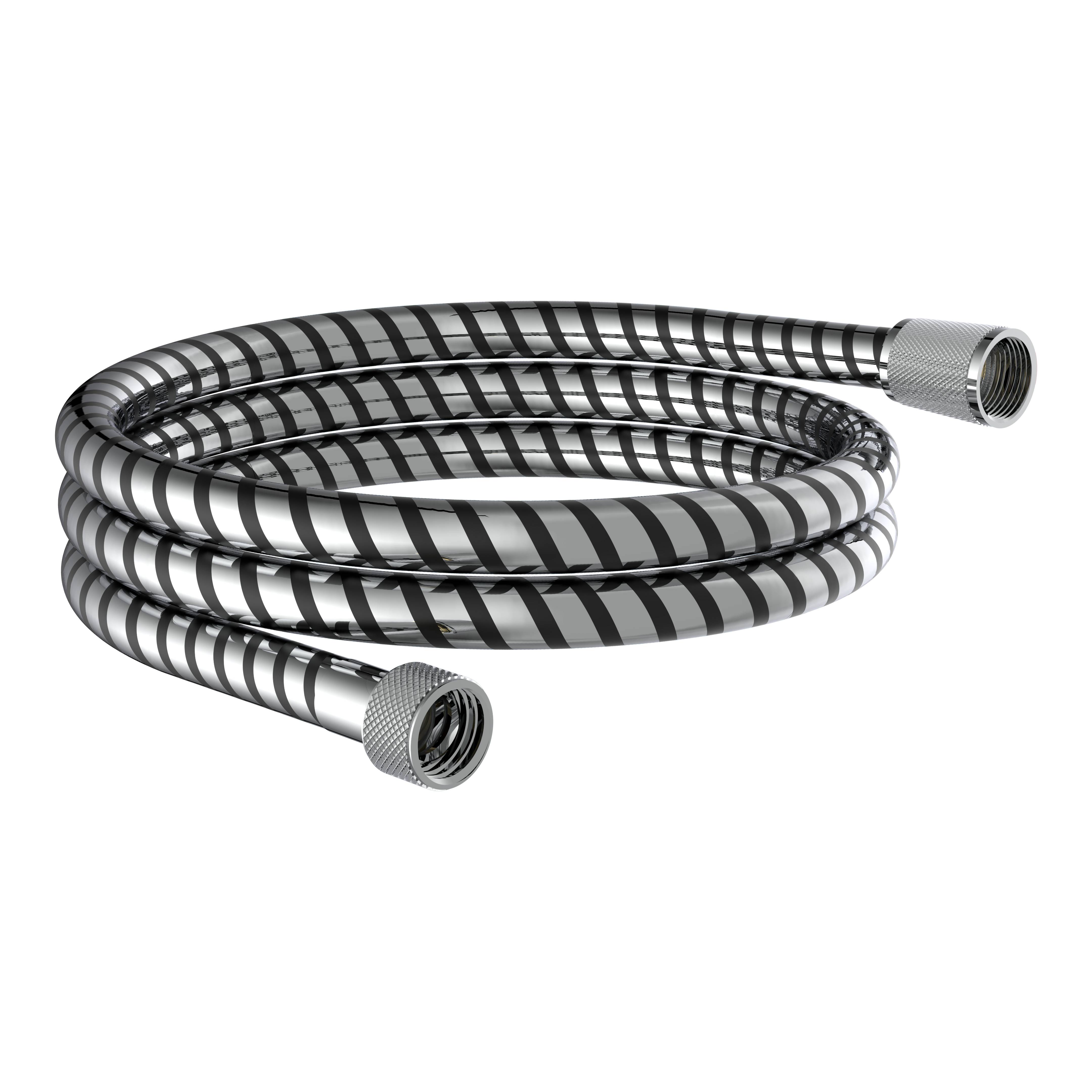 Ein aufgerollter, silbern und schwarz gestreifter Metallschlauch mit Anschlussendern auf schwarzem Hintergrund.