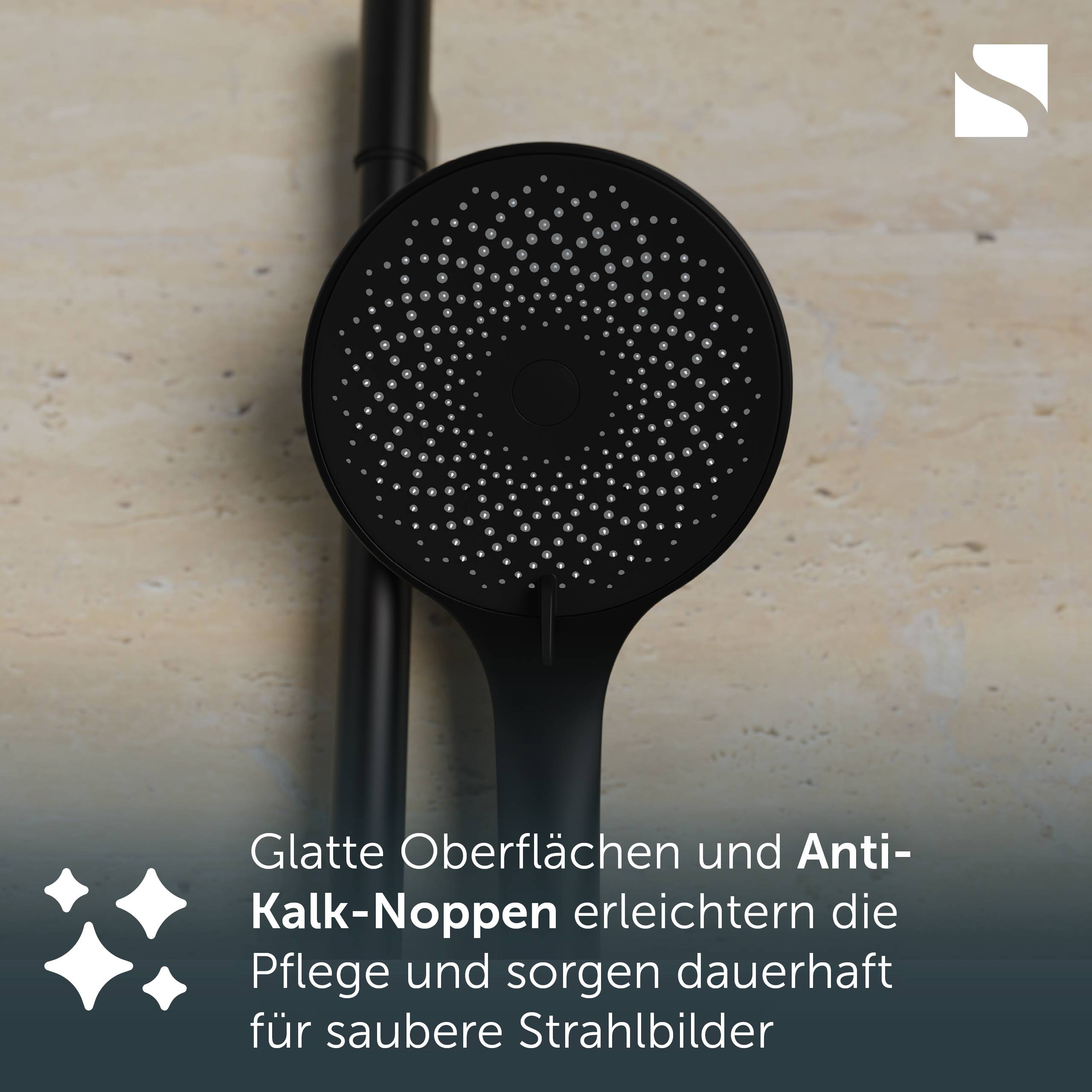 Schwarzer tragbarer Duschkopf mit Antikalk-Düsen; deutscher Text besagt, dass glatte Oberflächen und Antikalk-Noppen die Reinigung erleichtern und die Sprühköpfe sauber halten.