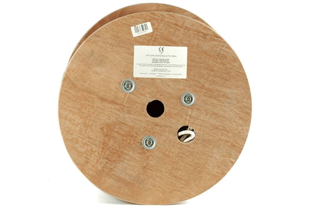 Holzspule mit Kabel, Draufsicht mit Beschriftung. Kreisförmige Holzform und vier sichtbare Metallkomponenten, zentrales Loch zur Montage.