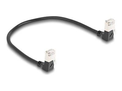 Ein schwarzes Ethernet-Kabel mit RJ45-Steckern an beiden Enden, das für Netzwerkverbindungen verwendet wird.