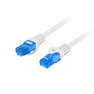 Zwei weiße Ethernet-Kabel mit blauen Steckern, nebeneinander positioniert, auf weißem Hintergrund.
