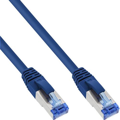 Ein blaues Ethernet-Patchkabel mit zwei RJ45-Anschlüssen an beiden Enden, das für Netzwerkverbindungen verwendet wird.