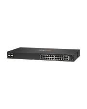 Ein schwarzer Netzwerk-Switch mit 24 Ethernet-Anschlüssen und 4 Uplink-Anschlüssen, der zum Verbinden von Geräten in einem lokalen Netzwerk (LAN) verwendet wird.