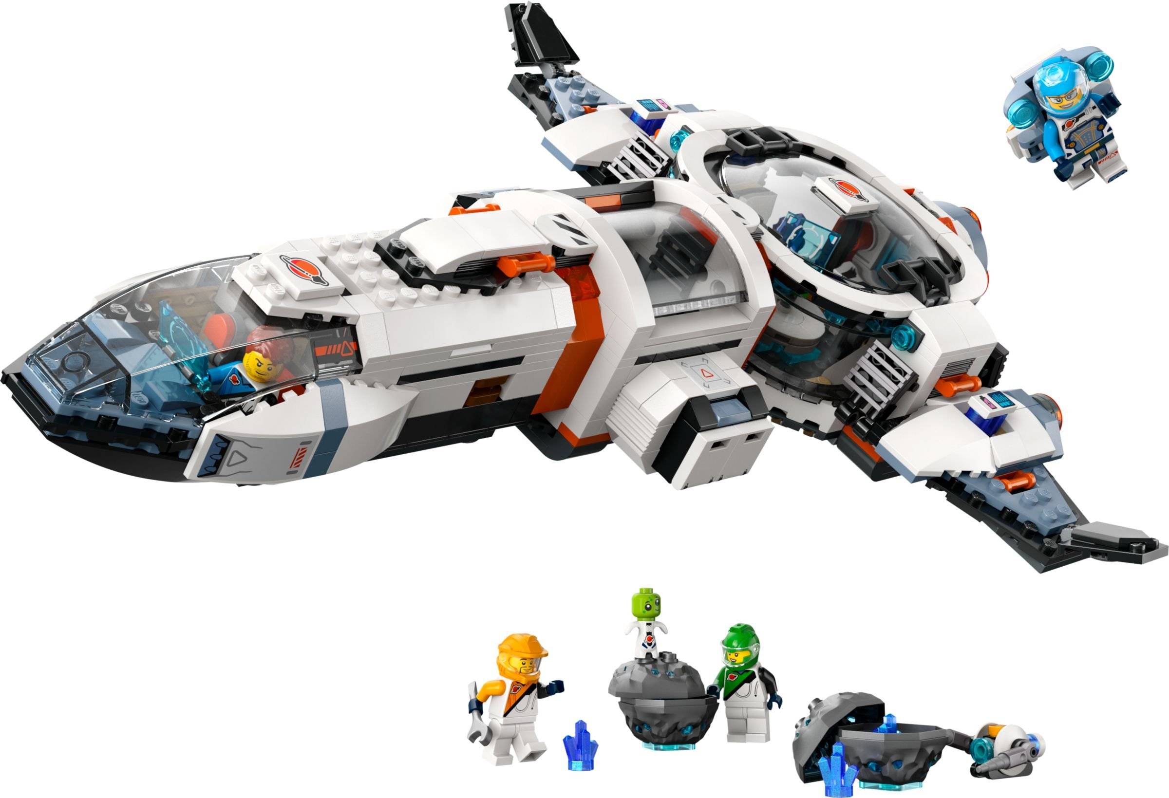 Ein weiß-oranges LEGO-Raumschiff mit zwei Mini-Astronautenfiguren und kleinen weltraumbezogenen Zubehörteilen auf weißem Hintergrund.