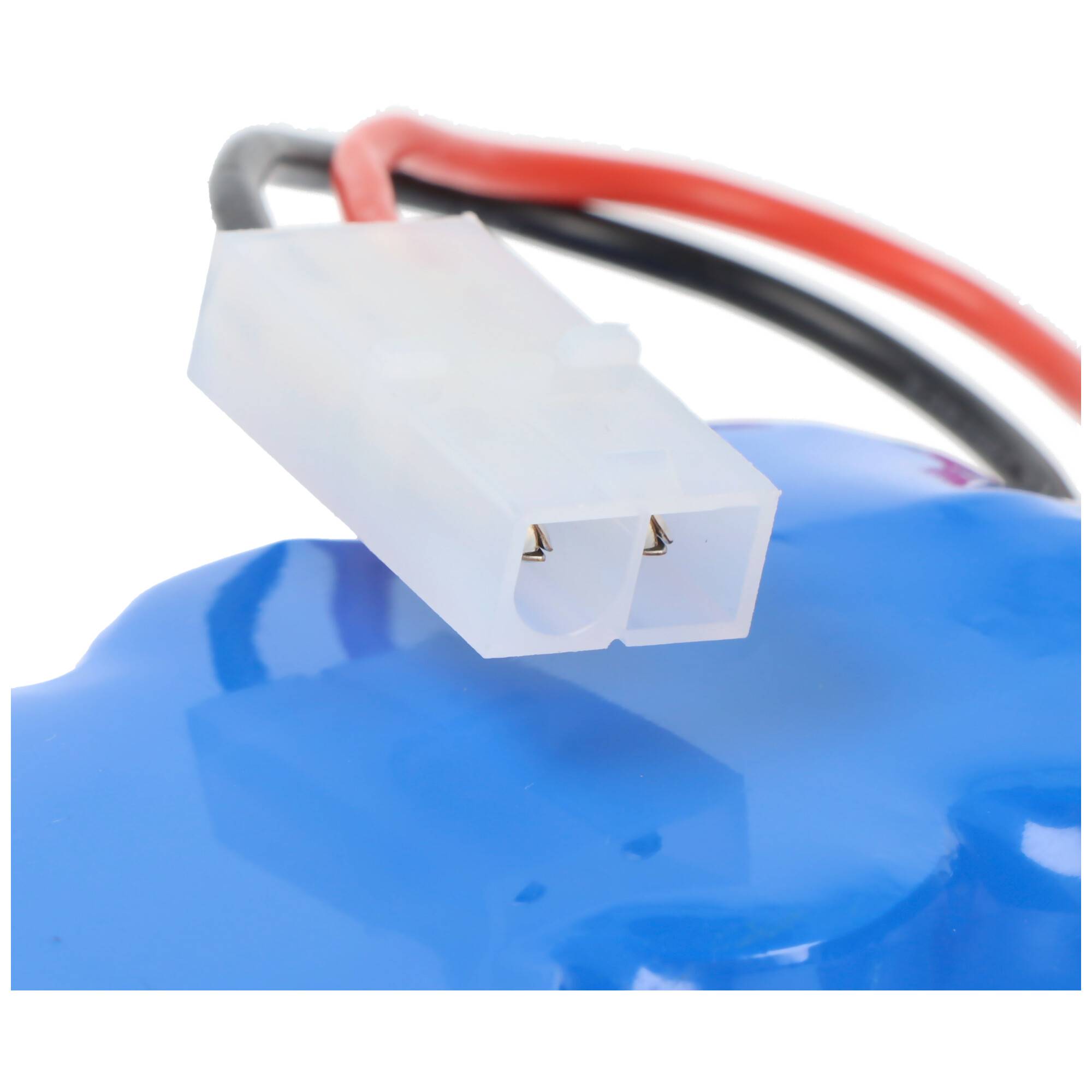 Ein blauer Akku-Pack mit einem weißen zweipoligen Stecker und roten und schwarzen Kabeln, was seine Verwendung zum Anschließen an elektronische Geräte anzeigt.
