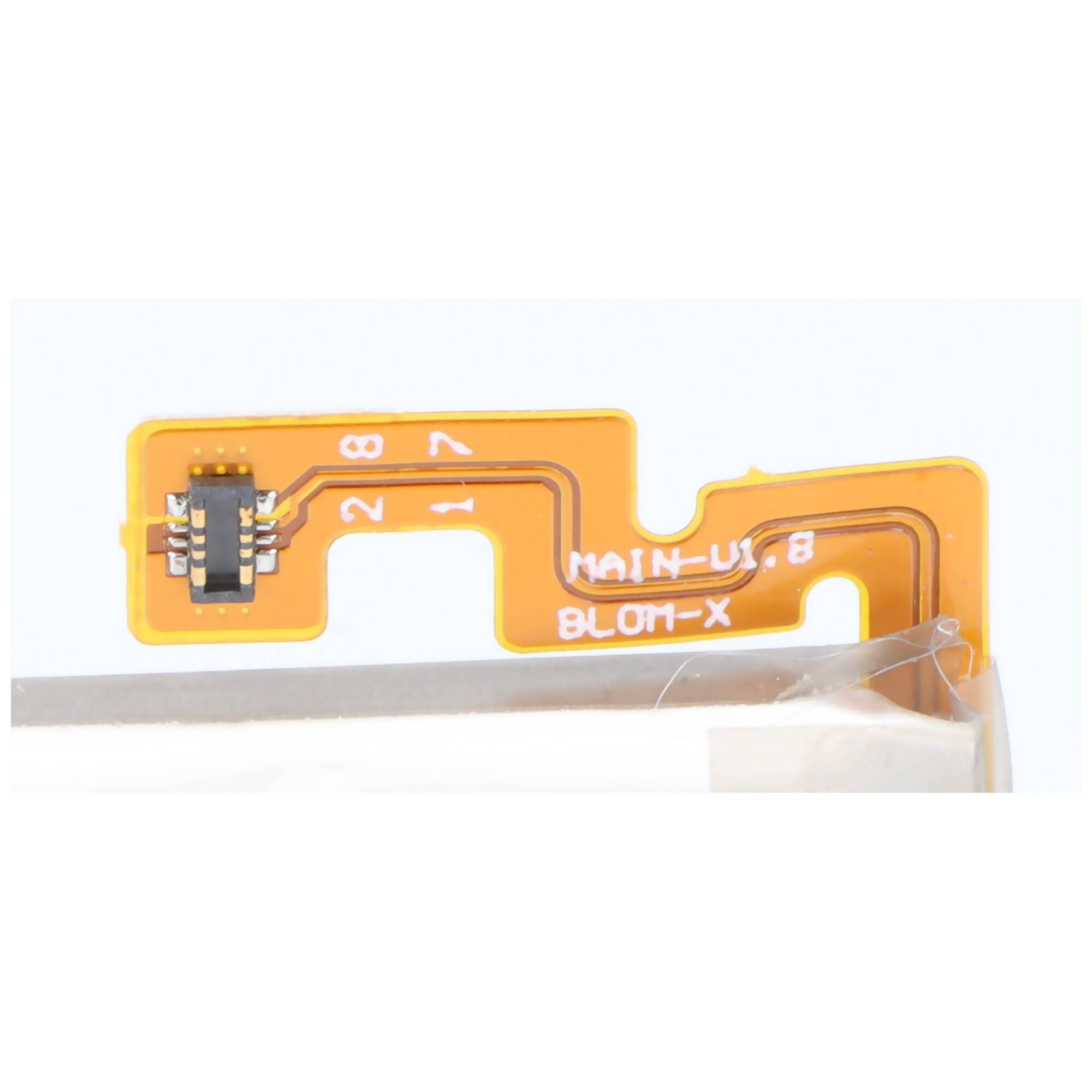 Eine orangefarbene Leiterplatte mit kleinen Komponenten ist mit „MAIN-UX-B