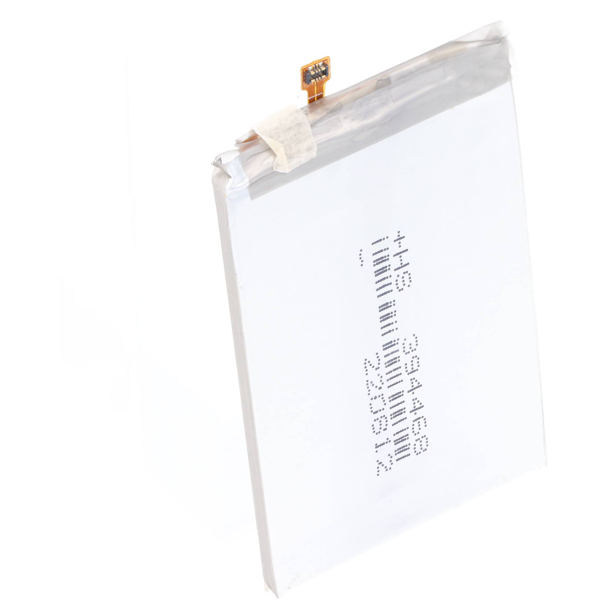 Eine weiße Lithium-Polymer-Batterie mit Drähten an der Oberseite, die einen Barcode und Nummern auf der Oberfläche zeigt.