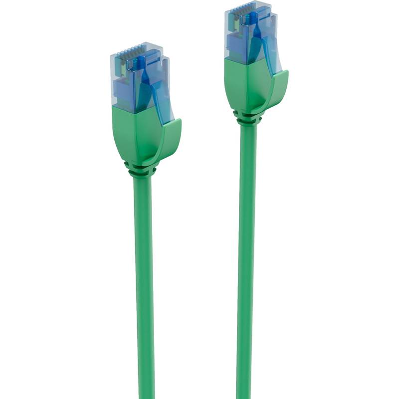 Zwei grüne Ethernet-Kabel mit blauen Steckverbindern werden nebeneinander gezeigt und deuten auf eine mögliche Netzwerkeinrichtung oder Ausrüstung hin.