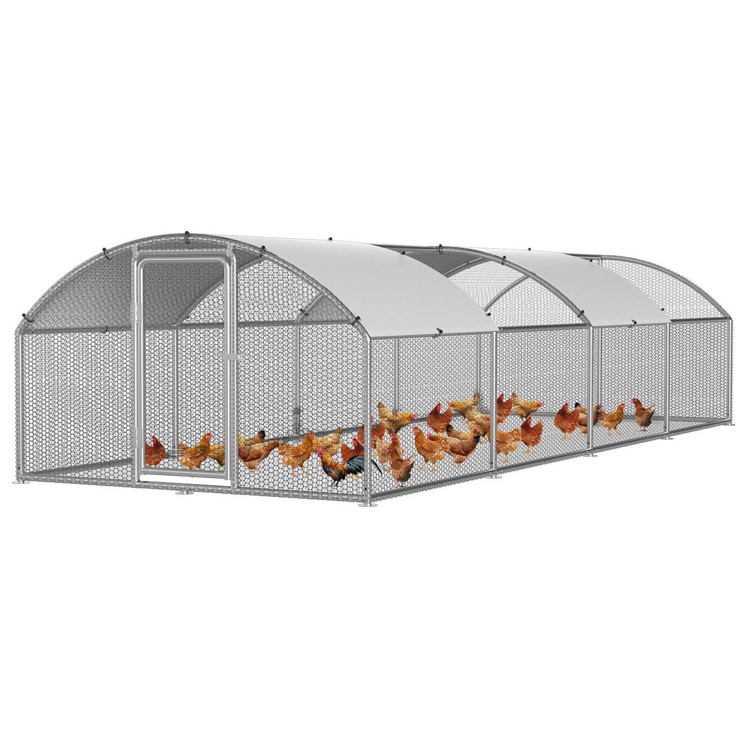 Ein großes, gewölbtes Hühnerhaus mit einem Metallgittergehäuse, das mehrere Hühner enthält und ihnen Schutz und Platz zum sicheren Umherlaufen bietet.