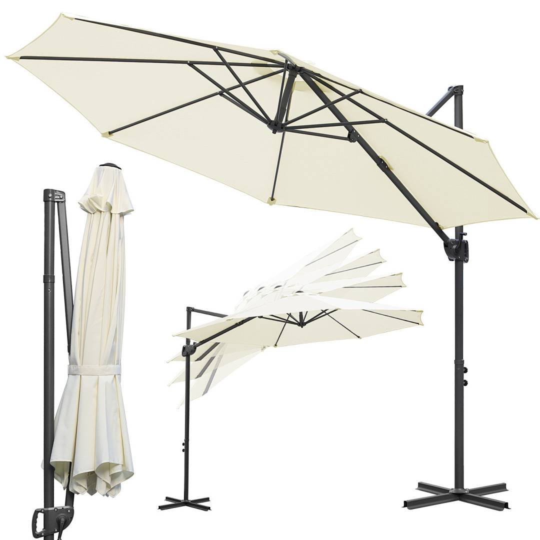 Offset-Sonnenschirm dargestellt in drei Positionen: vollständig geschlossen, teilweise offen und vollständig ausgefahren. Verfügt über ein beiges Dach und einen schwarzen Metallständer.