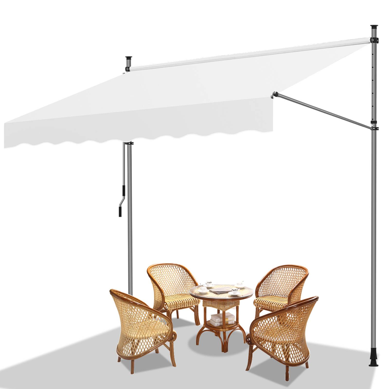 Outdoor-Sitzmöbel-Set mit vier Korbstühlen und einem Tisch unter einer weißen ausfahrbaren Markise, die Schatten spendet und einen lockeren Sitzbereich bietet.