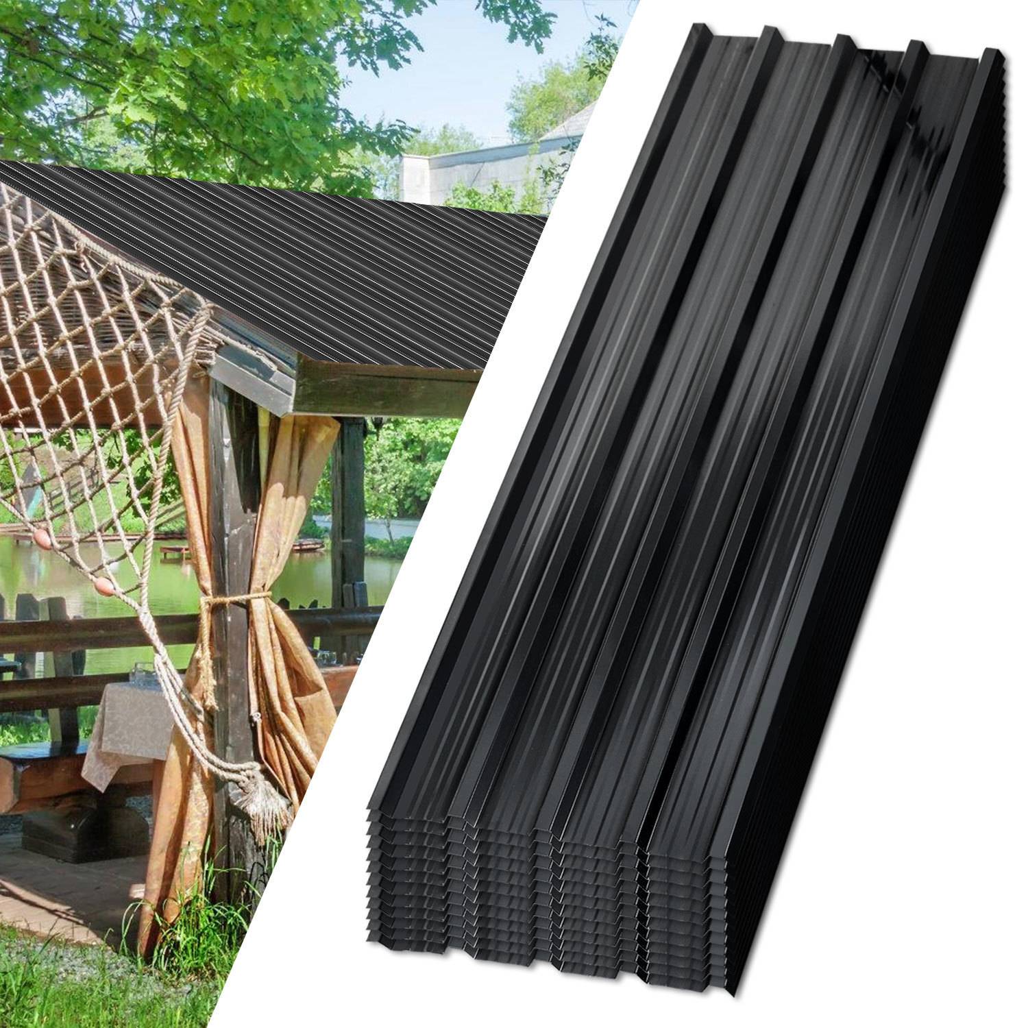 Outdoor-Struktur mit Holzbalken und Netzgewebe neben einem Stapel schwarzer Metalldachziegel unter einem laubigen Blätterdach.
