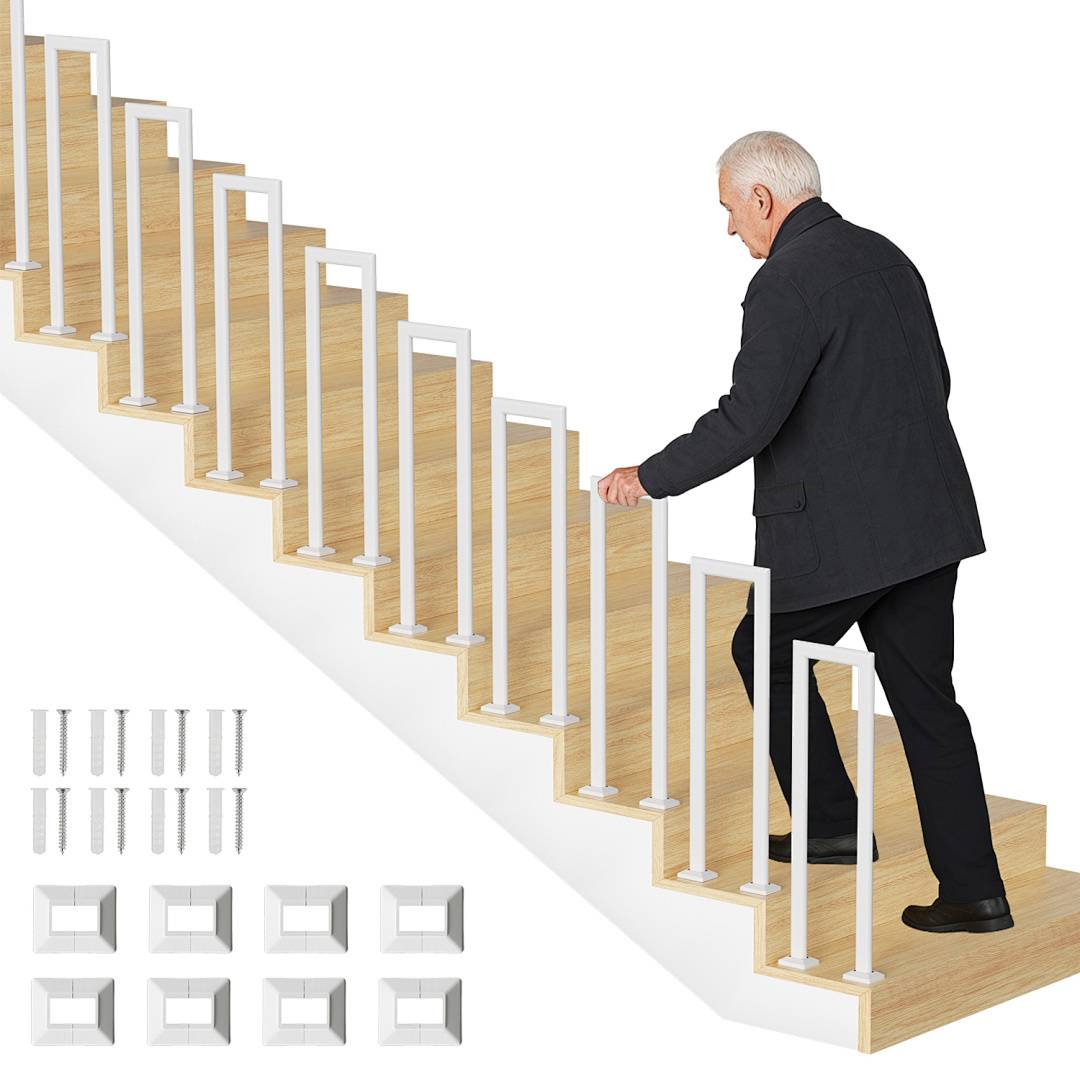 Ein älterer Erwachsener steigt eine Holztreppe mit weißen Geländern hinab. Verschiedene Arten von kleinen Beschlägen und Schrauben werden daneben präsentiert.