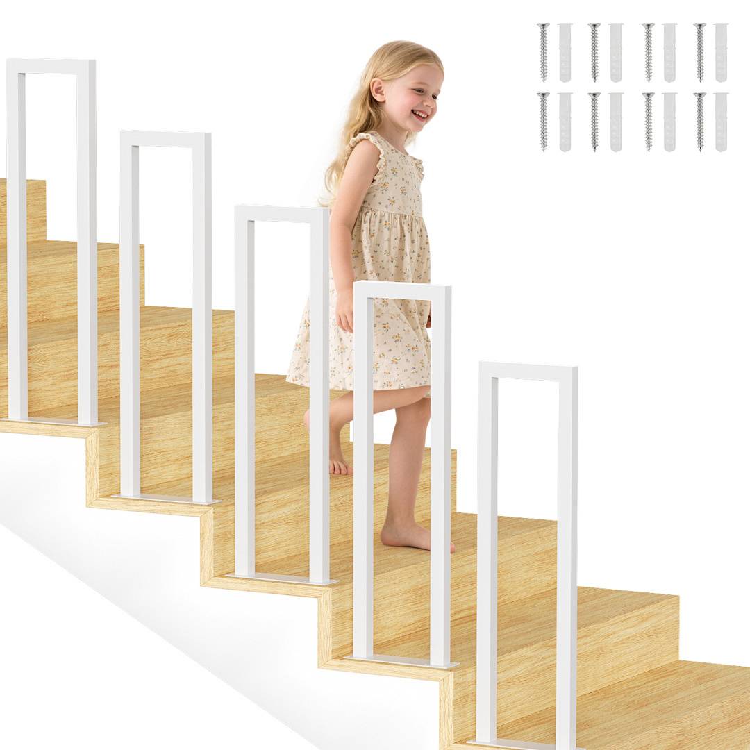 Ein junges Mädchen in einem Kleid steht auf einer hölzernen Treppe mit weißen Geländern. In der oberen Ecke sind Schrauben zu sehen, was auf eine Montage hindeutet.