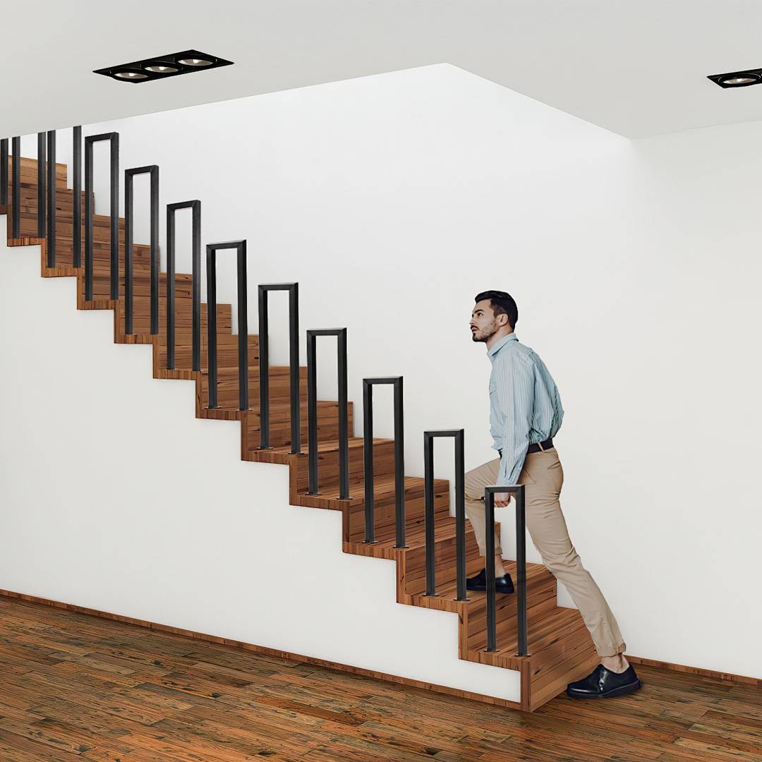 Ein Mann geht eine moderne Treppe mit Holzstufen und weißen Wänden hinauf und demonstriert zeitgenössisches architektonisches Design.