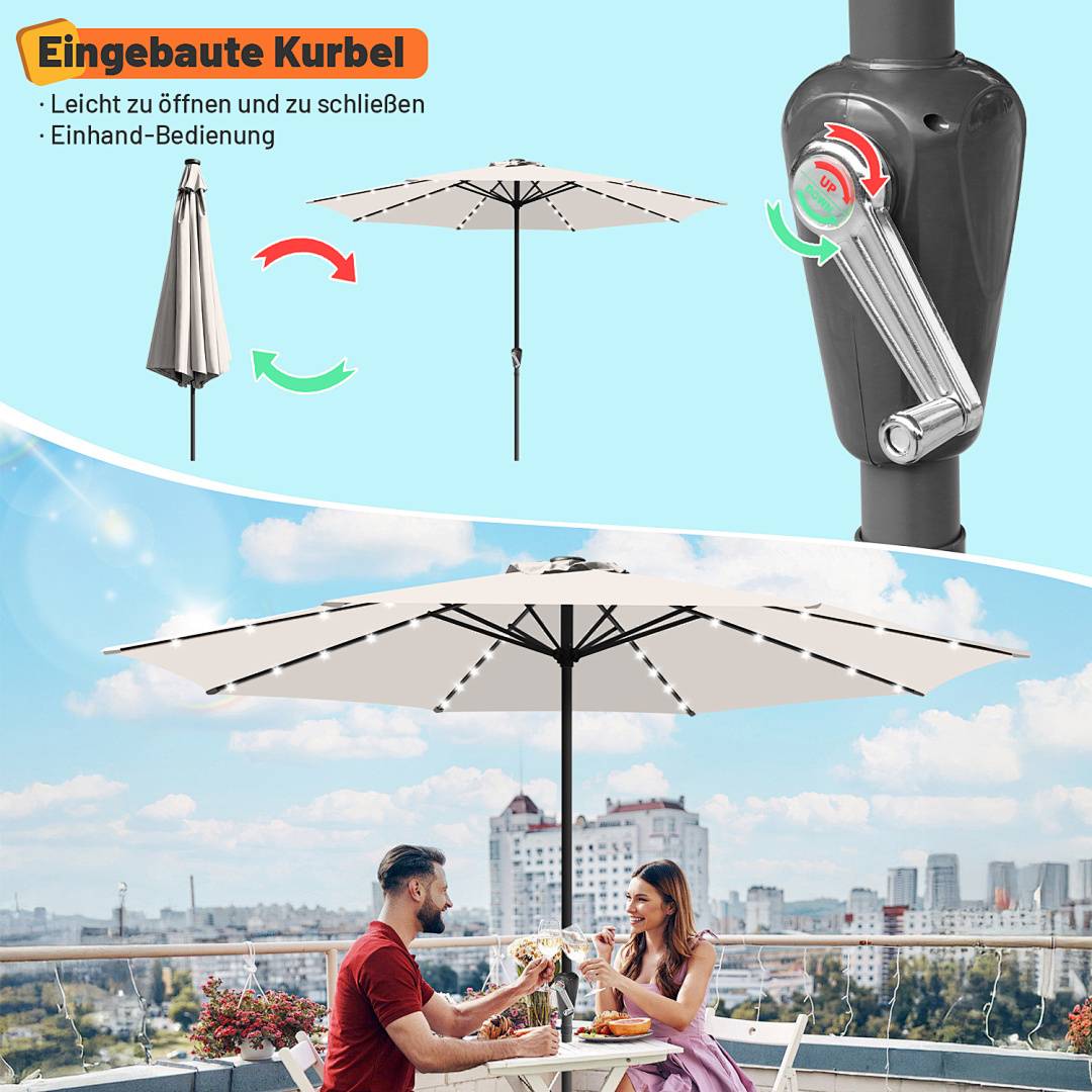 Ein weißer Terrassenschirm mit eingebauter Kurbel, mit Einhand-Bedienung ausgestattet, wird von einem Paar genutzt, das an einem Tisch im Freien sitzt.