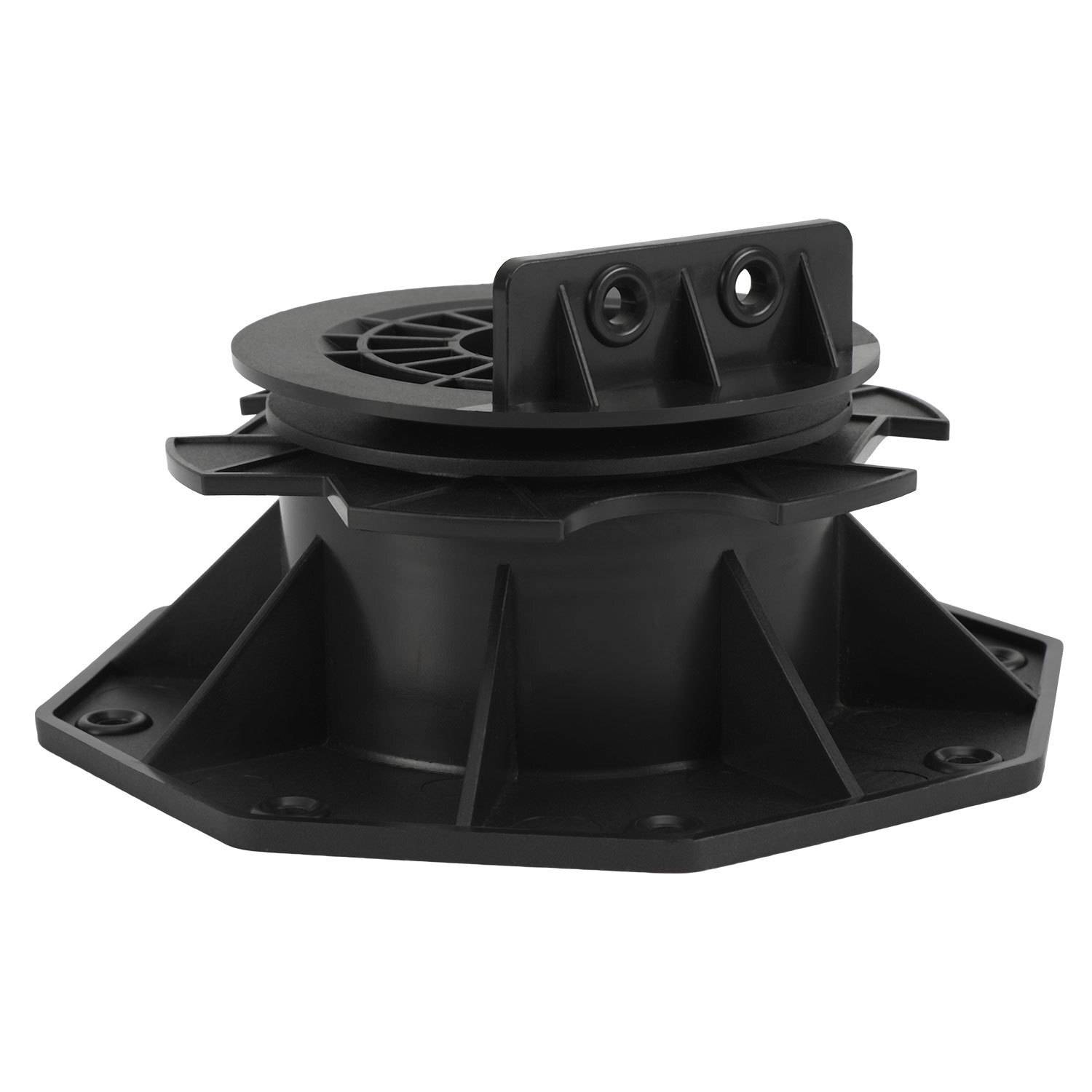 Ein schwarzer verstellbarer Sockelfuß mit breiter Basis und Deckplatte, mit Schraubenlöchern für einfache Installation. Geeignet zur Unterstützung von Terrassenbelägen oder Bodenbelägen.