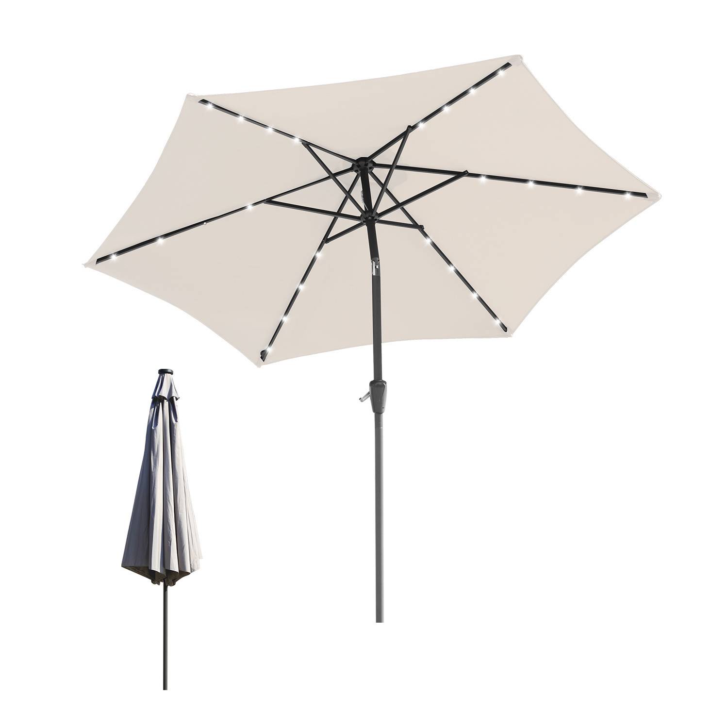 Ein beiges Terrassenschirm mit LED-Leuchten entlang seiner Rippen, geöffnet mit einer Seitenansicht, die die Struktur zeigt; eine geschlossene Version wird daneben angezeigt.