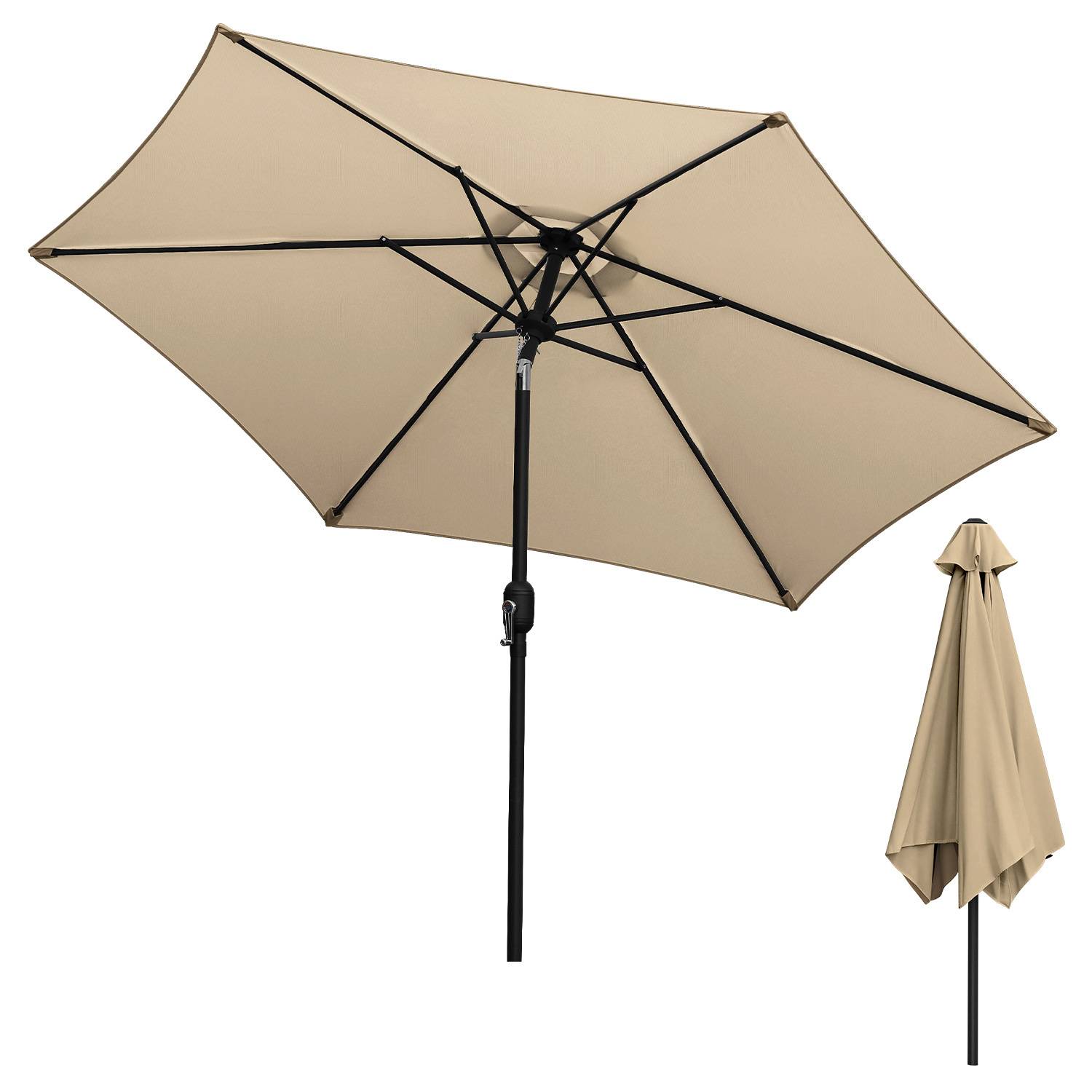 Ein großer beigefarbener Sonnenschirm auf der Terrasse, vollständig geöffnet mit einem schwarzen Mast, begleitet von einem kleineren Bild des geschlossenen Sonnenschirms.