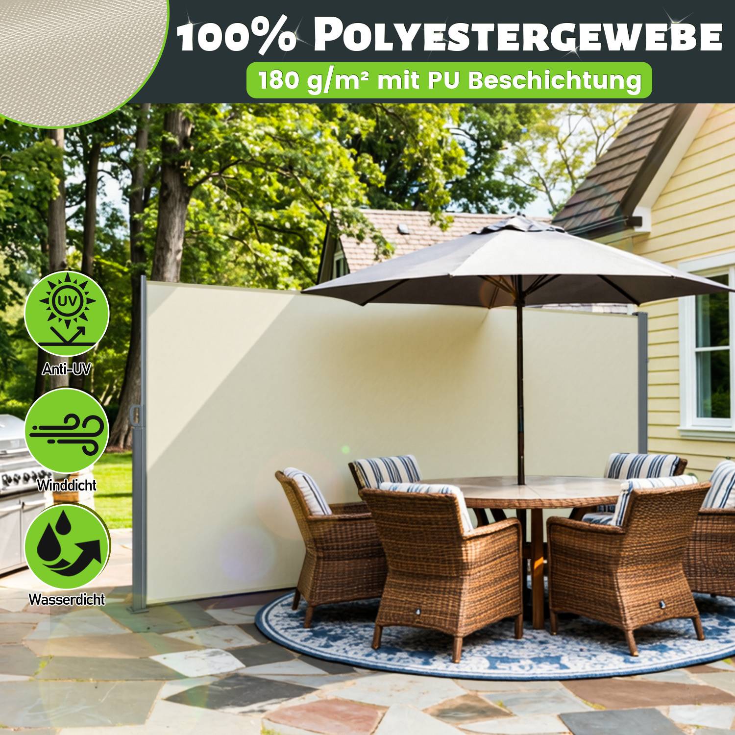 Außenterrasse mit gepolsterten Korbstühlen um einen Tisch unter einem Sonnenschirm; seitlicher Stoffbildschirm mit der Bezeichnung „100% Polyestergewebe