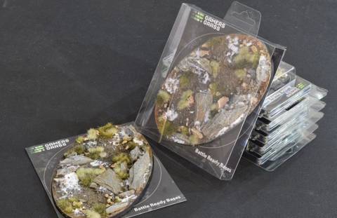 Gamers Grass Geländebasen-Verpackung mit felsigem und moosigem Design, beschriftet mit „Battle Ready Bases