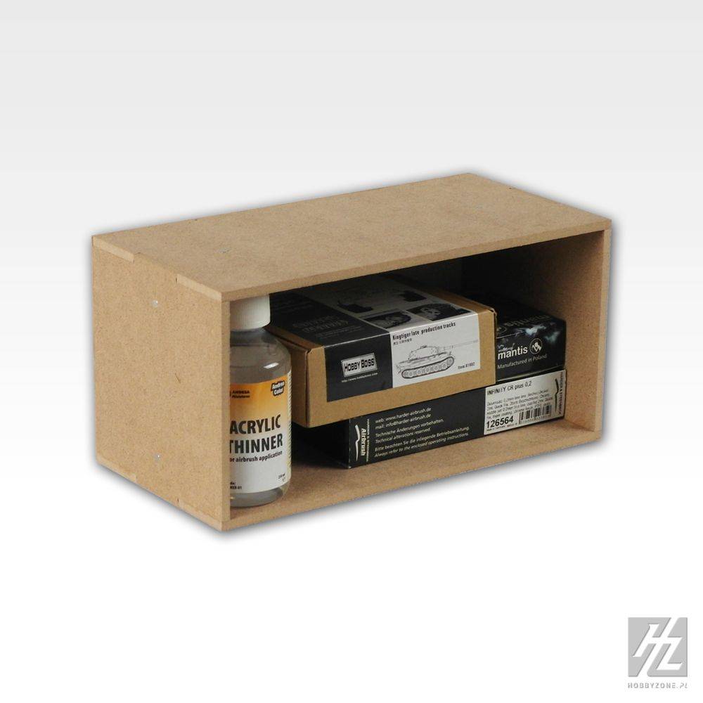 Eine kleine hölzerne Aufbewahrungsbox enthält Gegenstände, darunter eine Flasche mit der Bezeichnung 'Acrylic Thinner' und verpackte Produkte.