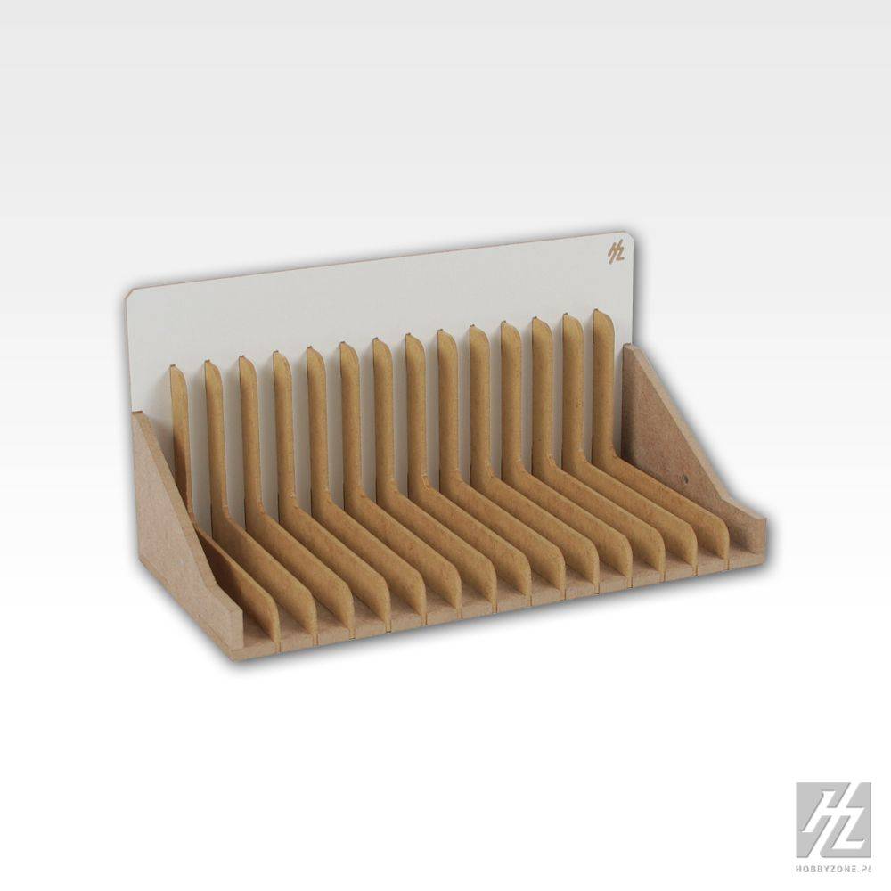 Ein Karton-Organizer mit mehreren Fächern, die dazu konzipiert sind, Gegenstände aufrecht zu halten, mit einem minimalistischen Design und einer neutralen Farbpalette.