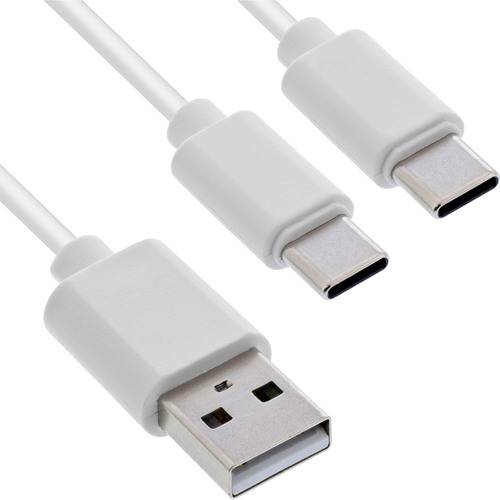 Zwei USB-Kabel, eines mit einem USB-A-Stecker und zwei mit USB-C-Steckern, auf weißem Hintergrund.