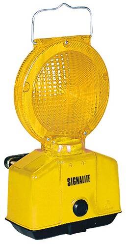 Ein helles gelbes Straßenbau-Warnlicht auf gelbem Sockel mit der Aufschrift 