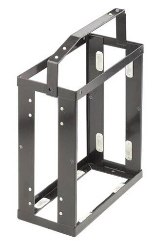 Eine schwarze Metallrahmenstruktur, wahrscheinlich zum Montieren oder Unterstützen von Ausrüstung verwendet, dargestellt vor weißem Hintergrund.