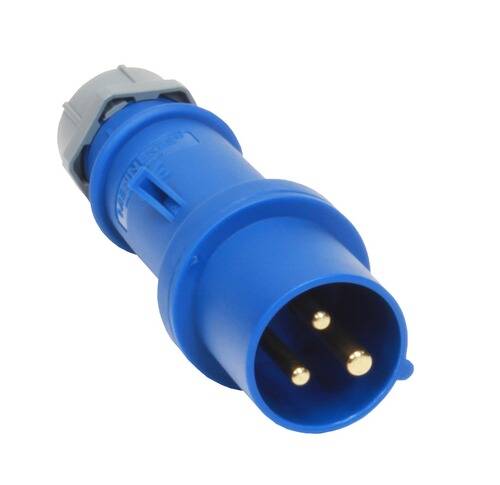 Ein blauer Industrie-Stromstecker mit drei Messingkontakten wird gezeigt. Er ist für schwere elektrische Verbindungen ausgelegt.
