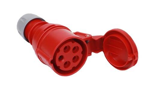 Ein roter industrieller Stromstecker mit fünf kreisförmigen Löchern, konzipiert für robuste elektrische Verbindungen. Die Schutzkappe ist offen.