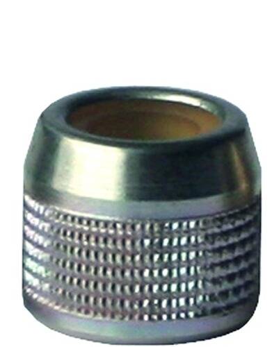 Eine Nahaufnahme einer Metallpatronenhülse mit einer strukturierten, gerillten Oberfläche und einem glatten, polierten Rand.