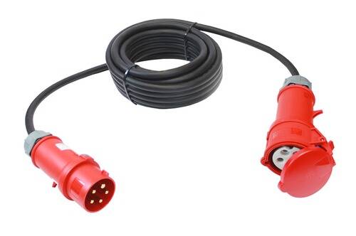 Rotes elektrisches Verlängerungskabel mit Steckdose und Stecker, aufgerollt und einsatzbereit, typischerweise für Industrie- oder schwere Anforderungen.