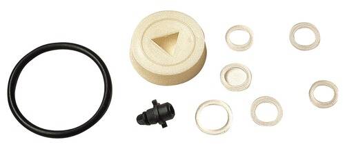 Gemischte Kraftfahrzeug-O-Ringe und Dichtungen in verschiedenen Formen und Größen, einschließlich eines dreieckigen Stöpsels und runder Dichtungen, auf weißem Hintergrund angezeigt.