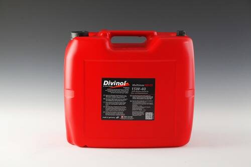 Ein roter Behälter von Divinol Multimax 10 C 15W-40 Motoröl mit einem schwarzen Etikett mit weißer Schrift, die Produktspezifikationen beschreibt.