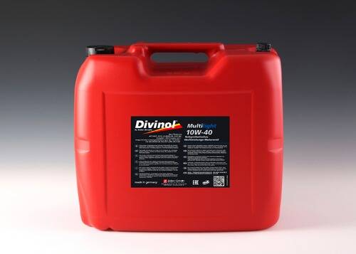 Roter Behälter mit einem Etikett, auf dem „Divinol Multilight 10W-40