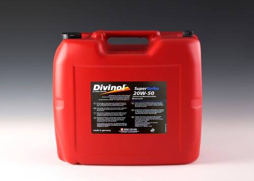Roter Behälter mit „Divinol Super Turbo 20W-50