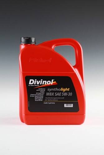 Ein roter Behälter mit „Divinol Syntholight MBX SAE 5W-30
