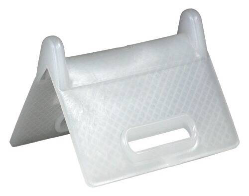 Eine weiße, dreieckige Kunststoffabdeckung, die zum Schutz und zur Organización von Papierhandtüchern ausgelegt ist und einen Griff oben zum einfachen Tragen aufweist.