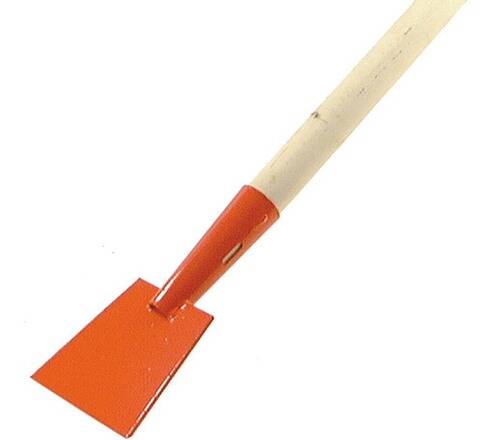 Ein Gartenwerkzeug mit einem Holzgriff und einer breiten, roten Metallklinge, die zum Graben oder Lockern von Erde konzipiert ist.